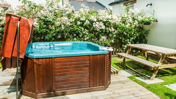 Nightingale private garden with hot tub Nightingale garden with hot tub